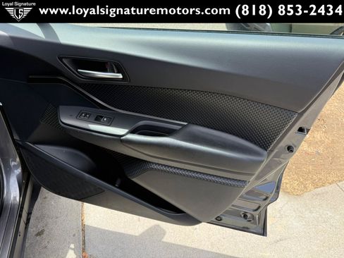 Used 2018 Toyota C-HR XLE FWD image 27
