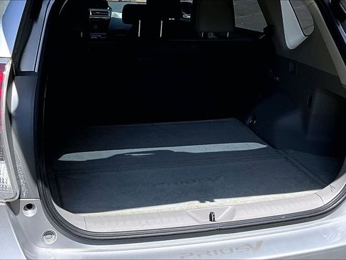 Used 2017 Toyota Prius V Four FWD image 37