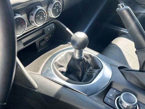 Used 2022 MAZDA MX-5 Miata Grand Touring w/ Weather Package RWD image 10