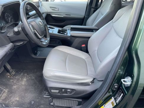 Used 2025 Toyota Sienna XLE image 29