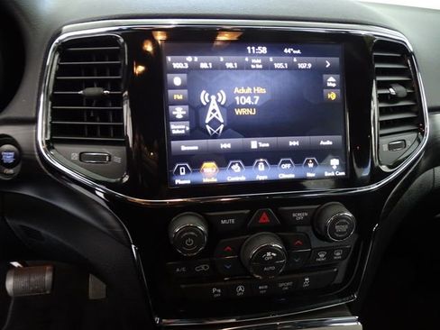 Used 2021 Jeep Grand Cherokee Laredo X AWD/4WD image 13