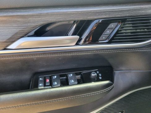 Used 2024 Jeep Wagoneer L Series II w/ Flexible Seating Group RWD image 13