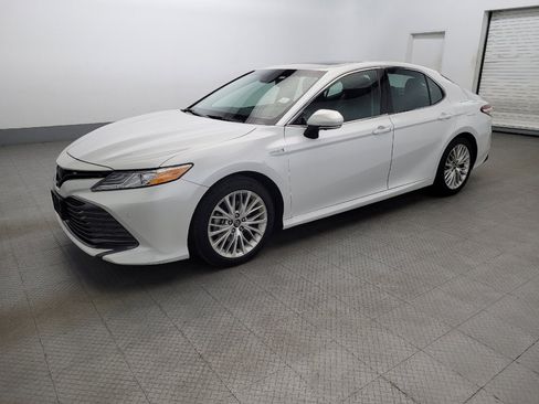 Used 2018 Toyota Camry XLE image 2