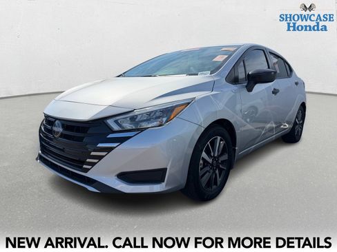 Used 2025 Nissan Versa S w/ S Plus Package image 2