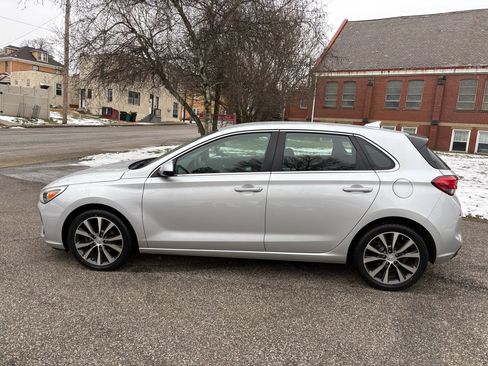 Used 2018 Hyundai Elantra GT image 5