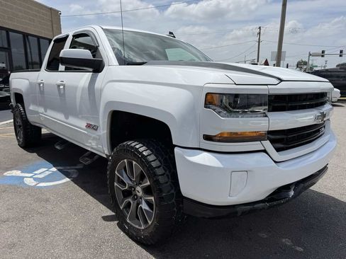 Used 2018 Chevrolet Silverado 1500 LT w/ All Star Edition AWD/4WD image 3