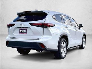 Used 2024 Toyota Highlander LE video 2