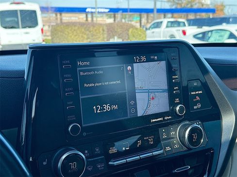 Used 2020 Toyota Highlander XLE image 13