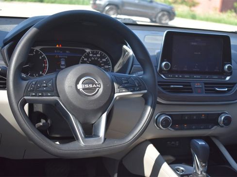 Used 2023 Nissan Altima 2.5 SV image 20