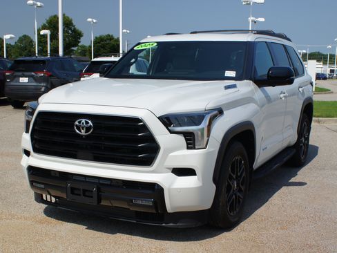Used 2025 Toyota Sequoia Limited AWD/4WD image 2
