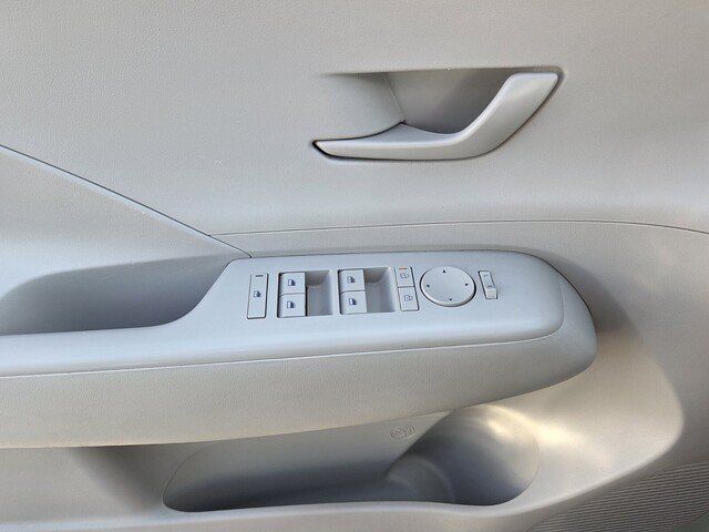 Used 2025 Hyundai Kona SEL FWD image 28