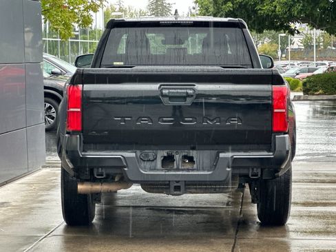 Used 2025 Toyota Tacoma TRD Sport AWD/4WD image 4