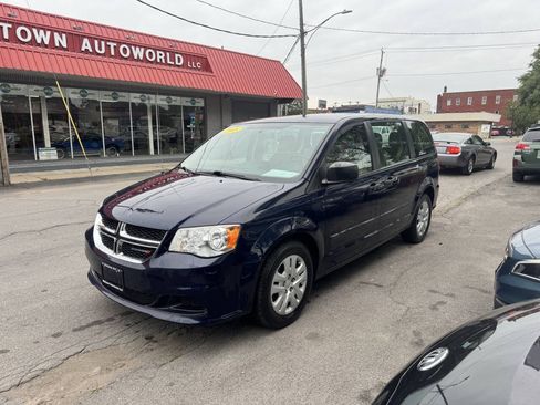 Used 2015 Dodge Grand Caravan American Value Package w/ UConnect Hands-Free Group FWD image 2