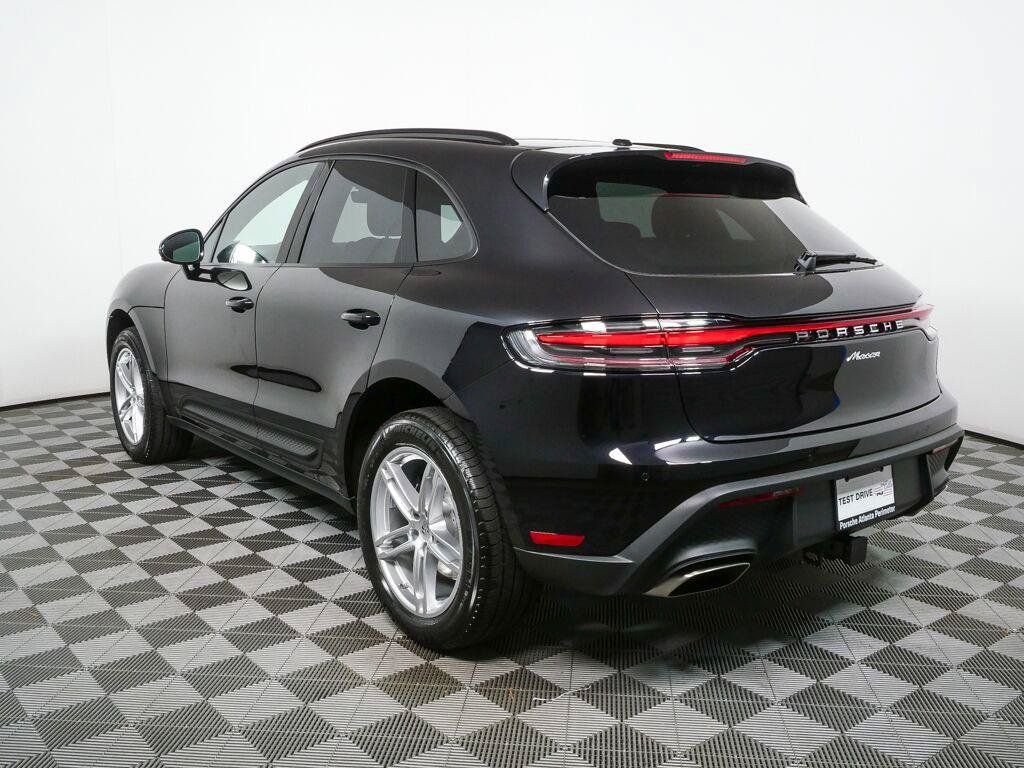 Certified 2026 Porsche Macan AWD/4WD image 3