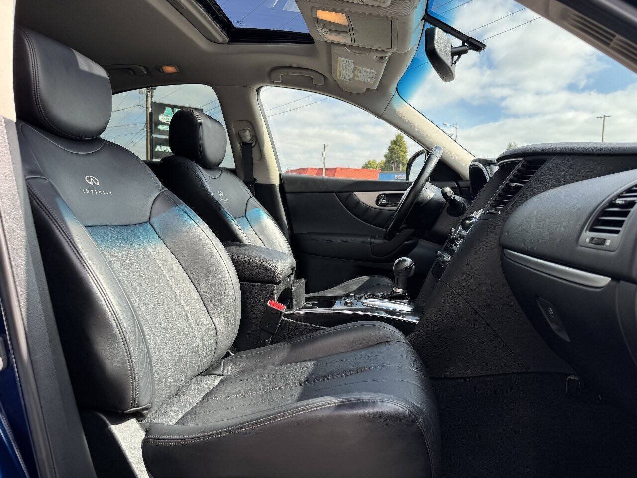 Used 2014 INFINITI QX70 AWD w/ Premium Package image 17