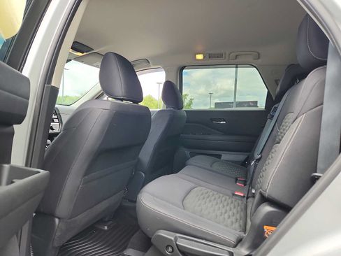 Used 2022 Nissan Pathfinder SV AWD/4WD image 10