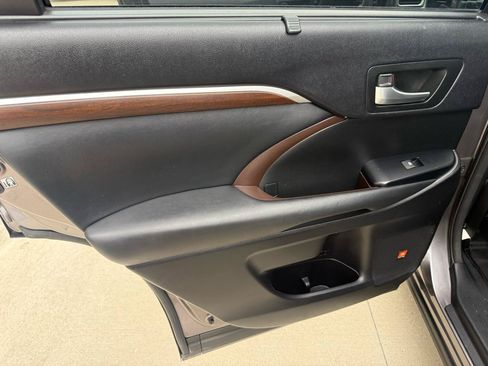 Used 2015 Toyota Highlander Limited AWD/4WD image 14