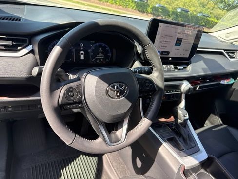 Used 2023 Toyota RAV4 Limited FWD image 9