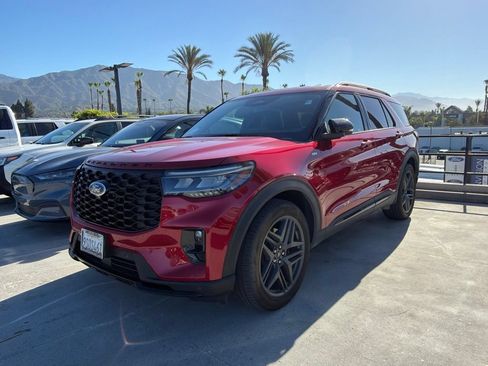 Used 2025 Ford Explorer ST-Line w/ Premium Package RWD image 3