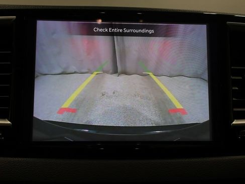 Used 2024 Chrysler Pacifica Touring-L FWD image 31