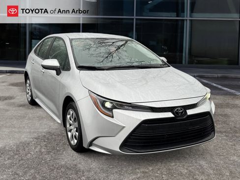Used 2025 Toyota Corolla LE image 1