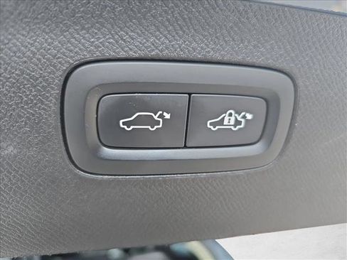 Used 2022 Volvo XC90 T5 Momentum w/ Climate Package image 14