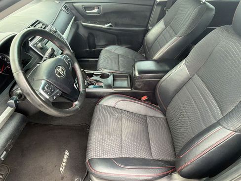 Used 2015 Toyota Camry SE FWD image 5