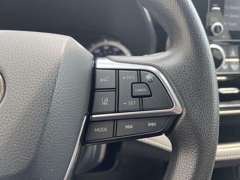 Used 2021 Toyota Highlander L AWD/4WD image 17