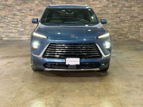 Used 2025 Buick Enclave Preferred AWD/4WD image 2