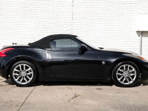 Used 2014 Nissan 370Z Roadster image 4