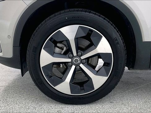 Certified 2025 Volvo XC40 B5 Plus image 12