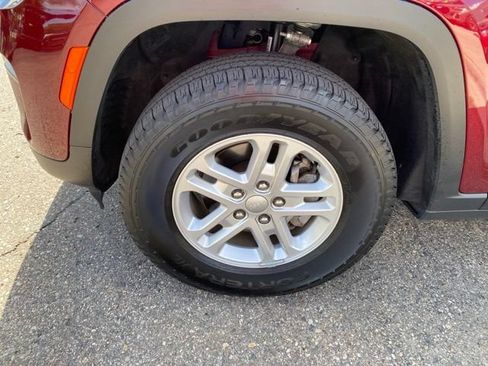 Used 2024 Jeep Grand Cherokee Laredo w/ Luxury Tech Group I AWD/4WD image 13