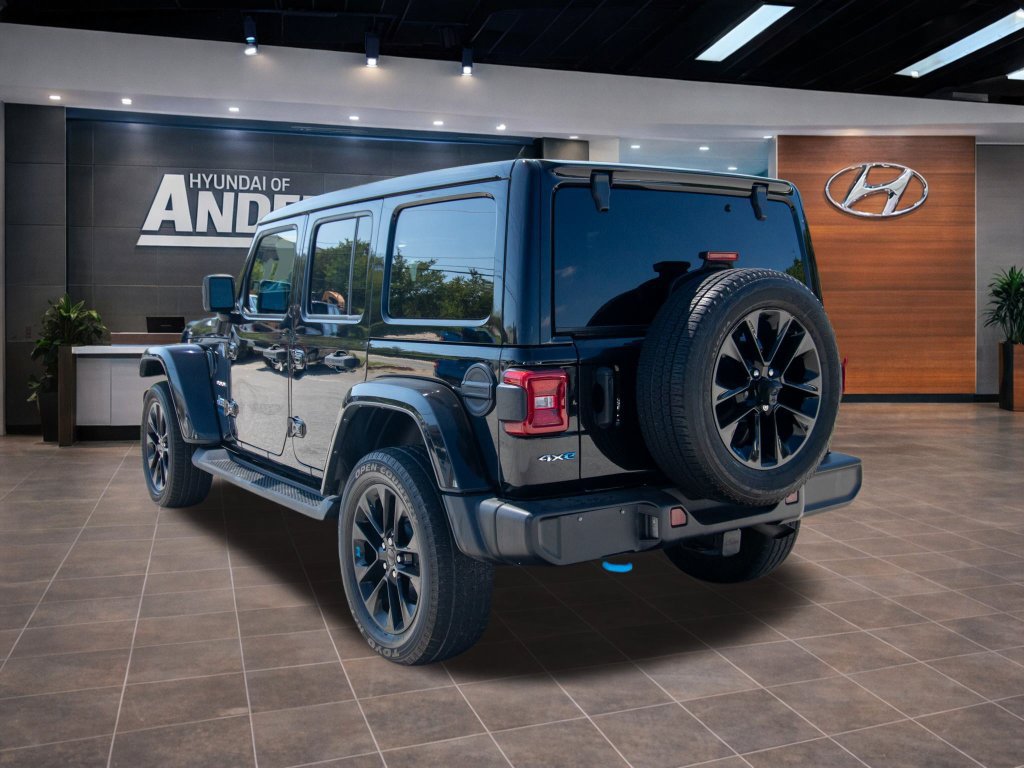 Used 2022 Jeep Wrangler Unlimited Sahara w/ Cold Weather Group AWD/4WD image 11
