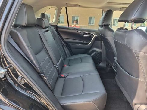 Used 2022 Toyota RAV4 XLE Premium AWD/4WD image 17
