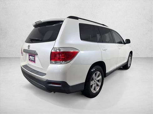 Used 2013 Toyota Highlander Plus FWD image 3