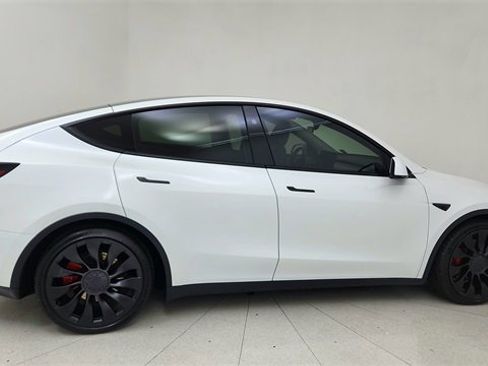 Used 2023 Tesla Model Y Performance image 6