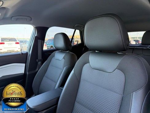 Used 2025 Chevrolet Trax LT image 9