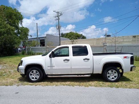 Used 2010 GMC Sierra 1500 SLE w/ Power Pack Plus AWD/4WD image 6