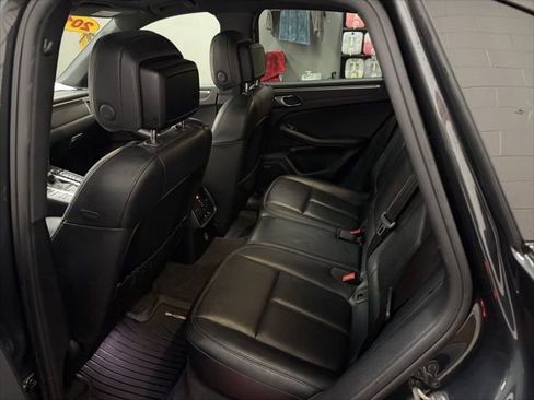 Used 2018 Porsche Macan Sport Edition image 18