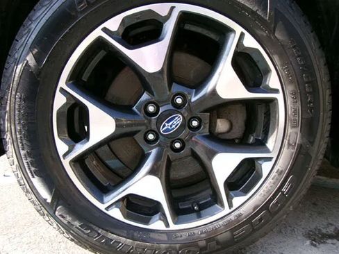 Used 2019 Subaru Crosstrek 2.0i Premium w/ Moonroof Package AWD/4WD image 8