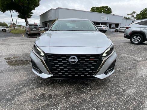 Used 2025 Nissan Altima 2.5 SR image 2