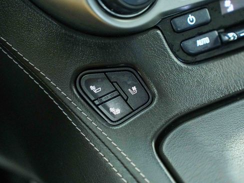 Used 2019 Chevrolet Suburban Premier image 36