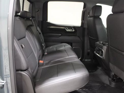 Used 2025 Chevrolet Silverado 1500 LTZ AWD/4WD image 31