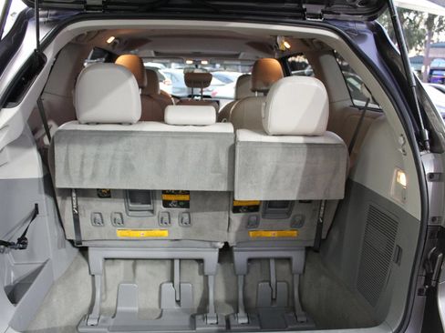 Used 2013 Toyota Sienna XLE FWD image 34