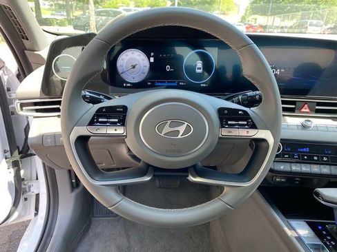 New 2025 Hyundai Elantra SEL FWD image 14