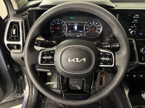 Used 2023 Kia Sorento LX image 19