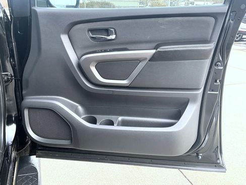 Used 2015 Nissan Titan SV w/ SV Value Truck Package image 17