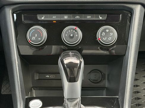 Certified 2023 Volkswagen Taos SE w/ Black Wheel Package FWD image 15