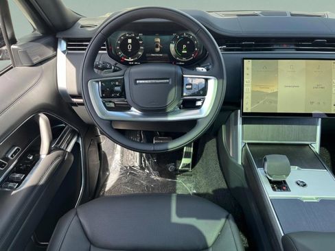 New 2025 Land Rover Range Rover SE image 10