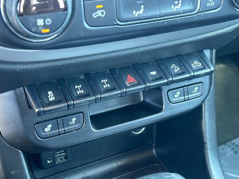 Used 2021 Chevrolet Colorado ZR2 w/ ZR2 Midnight Special Edition image 15